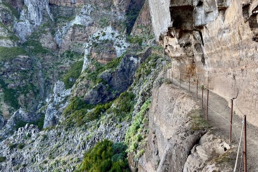 Pico Do Arieiro Pico Ruivo Sunrise or Morning Hike Transfers - Pico do Arieiro: Your First Hike Segment and the Views That Set the Tone