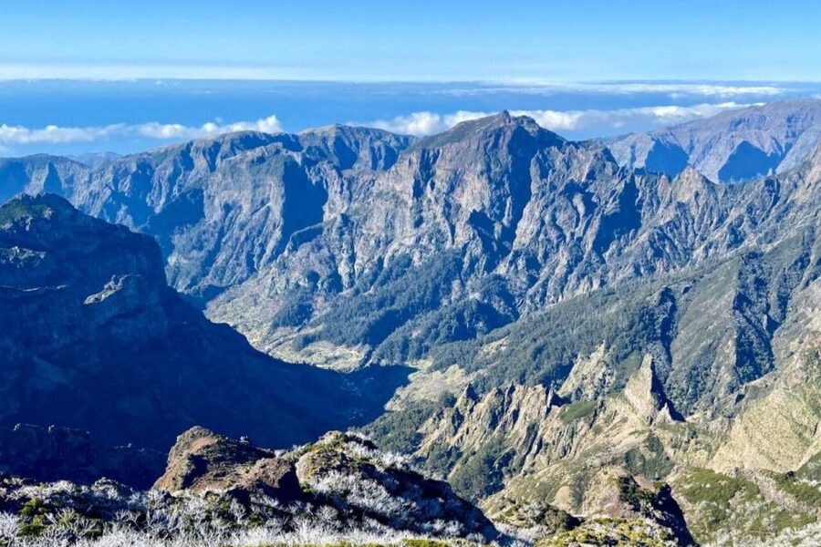 Pico Do Arieiro Pico Ruivo Sunrise or Morning Hike Transfers - Arriving at Pico Ruivo: The Tallest-Peak Moment (and How to Spend It)