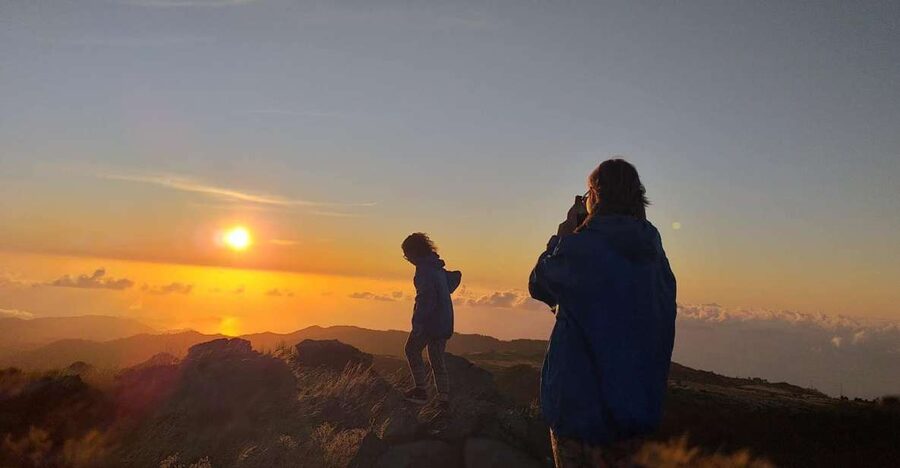 Pico do Arieiro: Private 4x4 Sunrise Trip with Hot Drinks - Two Hours Up High: Photo Stops and the Sunrise Window
