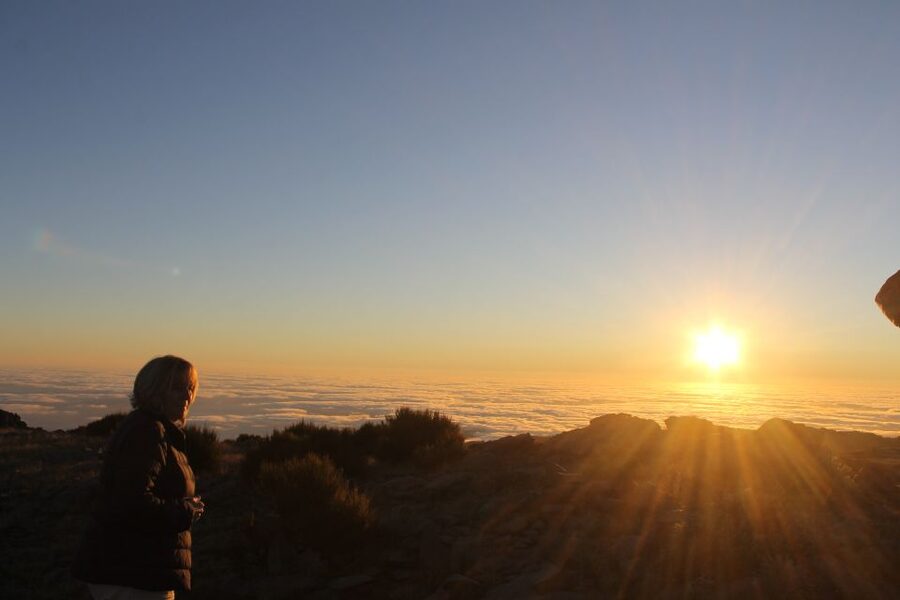Pico do Arieiro: Private 4x4 Sunrise Trip with Hot Drinks - Should You Book the Private Pico do Arieiro Sunrise Trip?