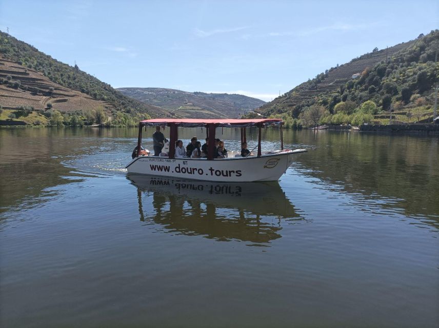 Pinhão: Douro River 50-min Boat Trip with Port Wine - Port wine on board: more than a free glass