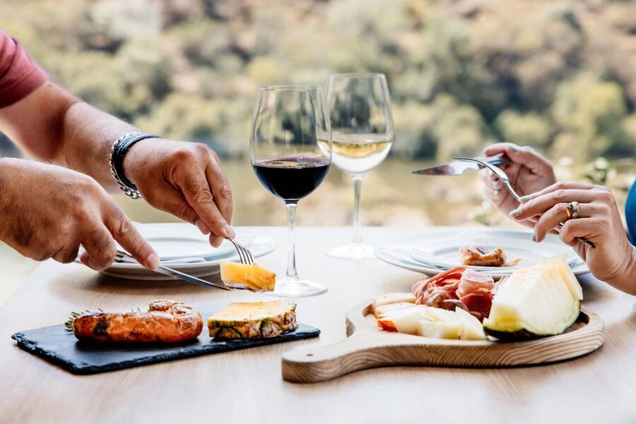 Pinhão: Douro River Boat Tour with Lunch - Lunch at a Traditional Restaurant: When Generous Portions Become the Value
