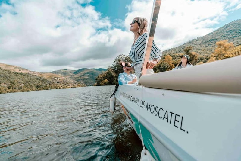 Pinhão: Douro River Solar Boat Tour with Wine Tasting - Comfort and practical details that matter on a boat