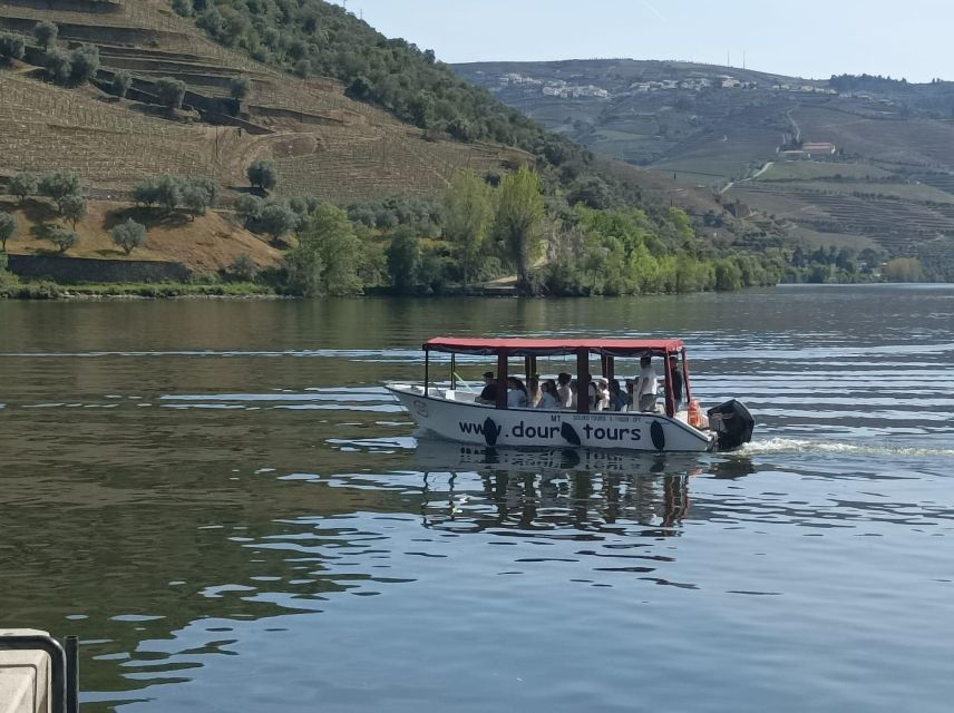 Pinhão: Douro Valley with Wine Tasting, Boat Trip and Lunch - Second winery stop: another tasting, another angle on the Douro