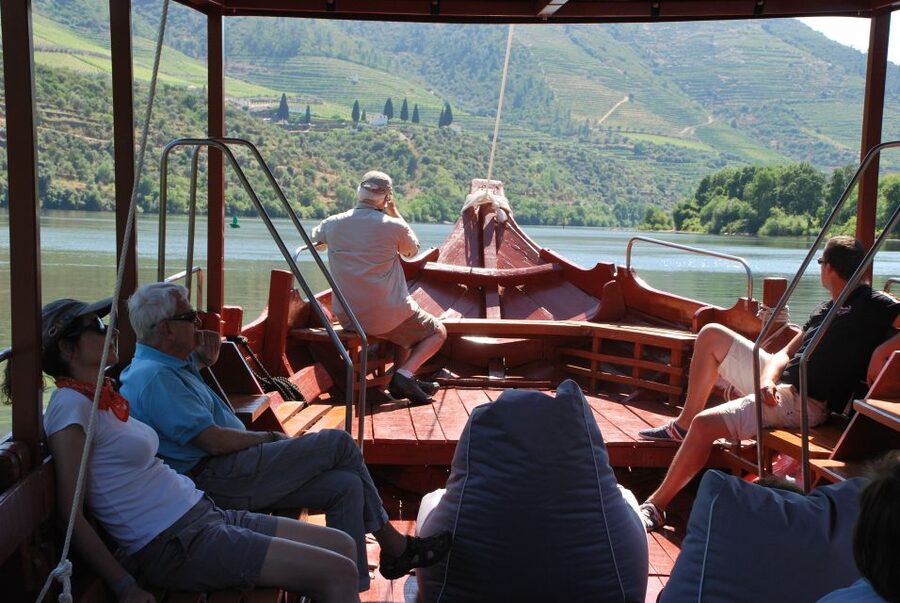 Pinhão: Private Rabelo Boat Tour along the River Douro - Roncão turnaround: the same river bend, a different feeling