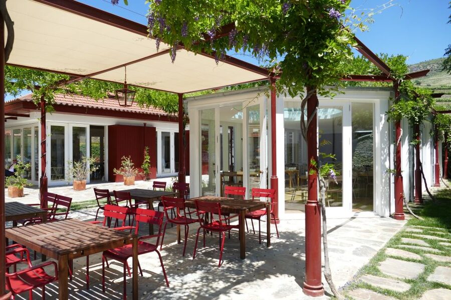 Pinhão: Quinta do Bomfim Visit and Tasting - Practical tips for comfortable shoes and better tastings