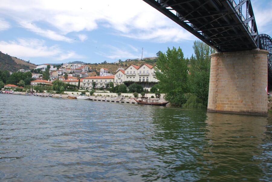 Pinhão: Rabelo Boat 1-Hour Tour - The Route in Plain English: Downstream Quintas to Roncão Turnaround