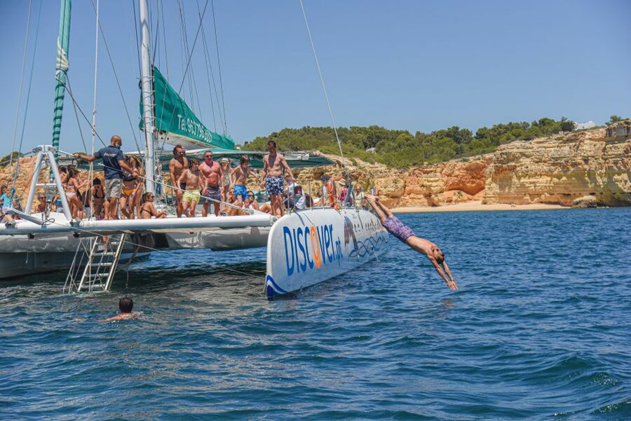 Portimao: Benagil Caves & Coastline Cruise - Meeting at Marina de Portimão, then getting on the water fast