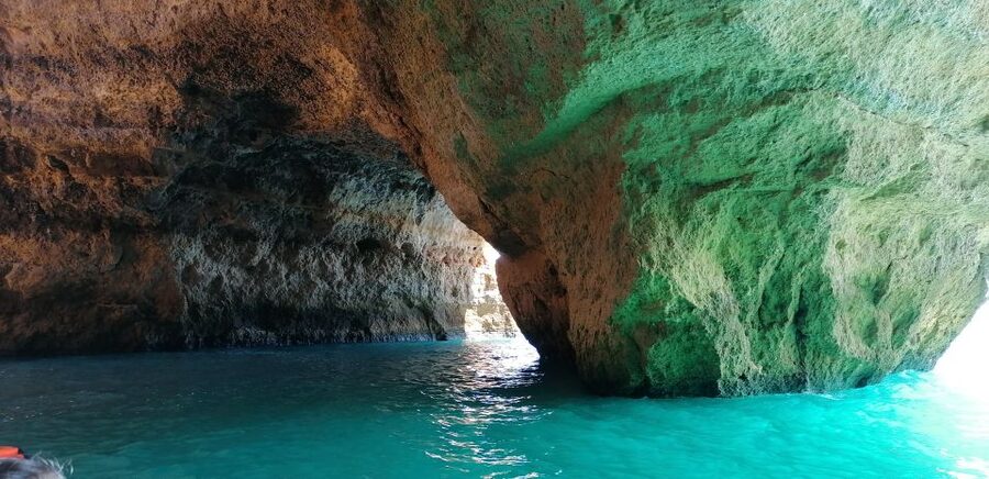 Portimão: Benagil Sea Caves Speedboat Adventure Tour - What the 90 minutes feels like in practice