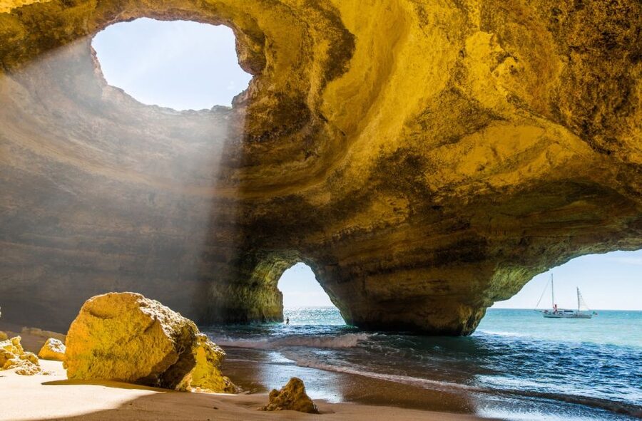 Portimão: Carvalho & Marinha Beach, Benagil Cave Boat Tour - Captains and guides: how the humor and handling make or break the ride