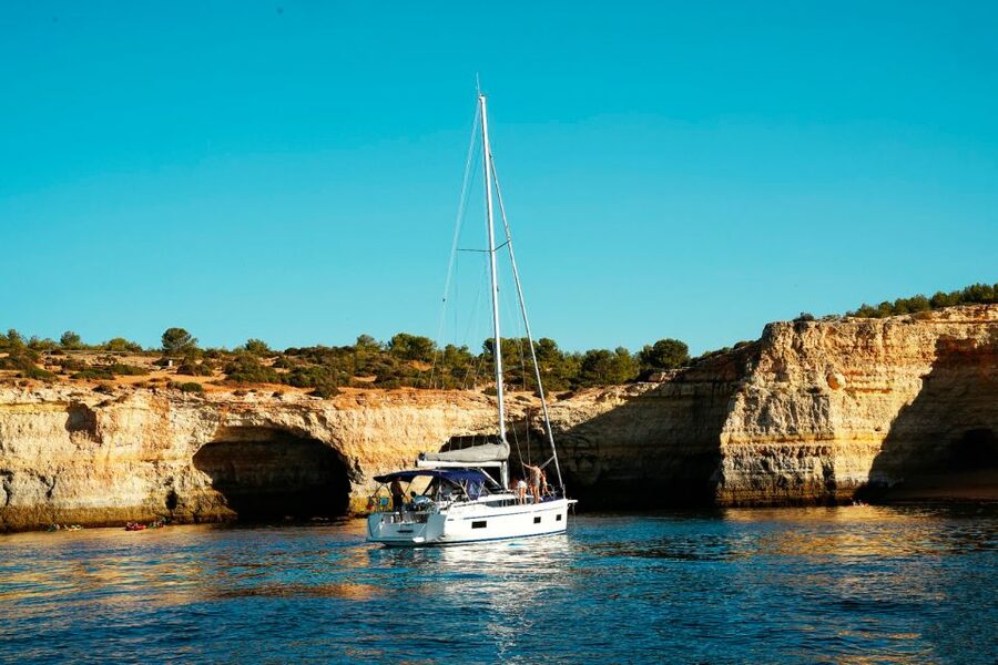 Portimao: Half-Day Sailing Yacht Cruise to the Benagil Caves - FAQ