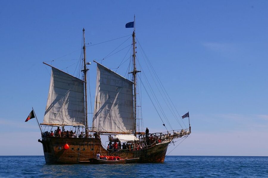 Portimão: Pirate Ship Cave Cruise - Dolphins, choppy water, and how to set expectations