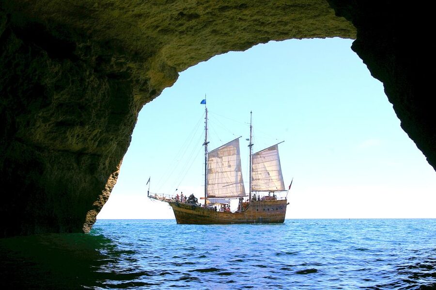 Portimão: Pirate Ship Cave Cruise - Where you meet Santa Bernarda in Portimão