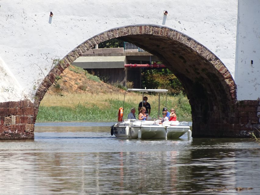 Portimão: Silves & Arade River History Tour on a Solar Boat - The return to Portimão with a glass of wine