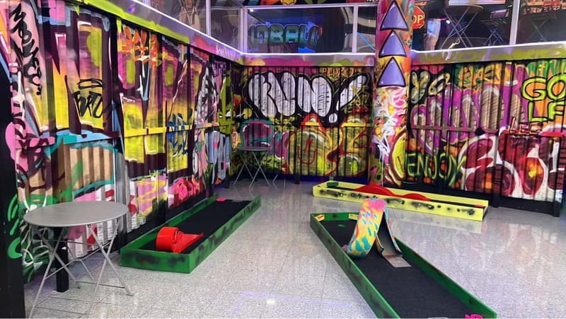 Porto: 18-Hole Indoor Mini Golf Ticket with UV Light Courses - How Long to Plan: 40 Minutes, Then Decide If You Stay