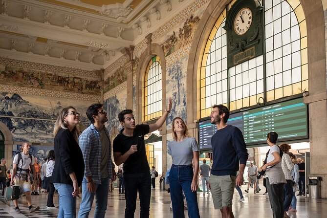 Porto 360°: Helicopter Flight, Guided Walking Tour & River Cruise - Sao Bento Railway Station: where the walk begins with Porto’s visual language