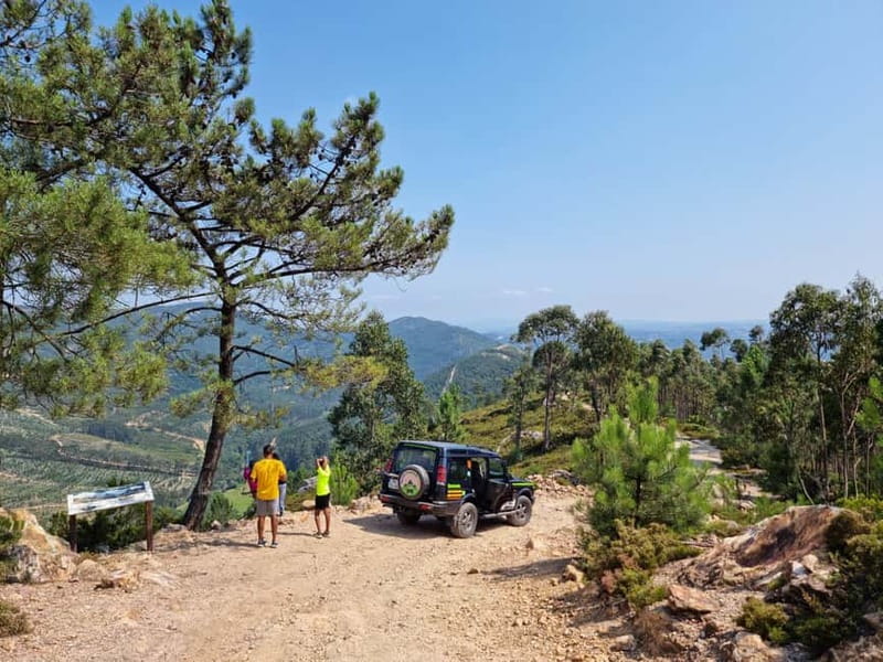 Porto: 4x4 Mountain Tour - The early guided stop that sets up the day