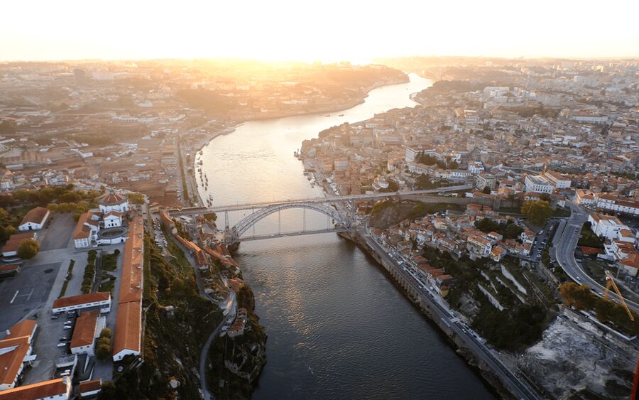 Porto: 5D Flight over de City for all family. - Best for families, and who it fits best