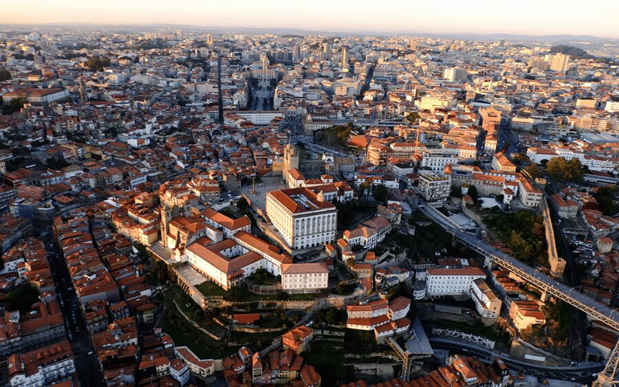 Porto: 5D Flight over de City for all family. - When to skip: motion sickness and mobility limits