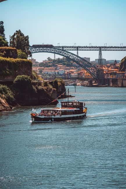 Porto: 6 Bridges Cruise on a Traditional Rabelo Boat - Landmarks along the way: what you’ll actually spot from the water