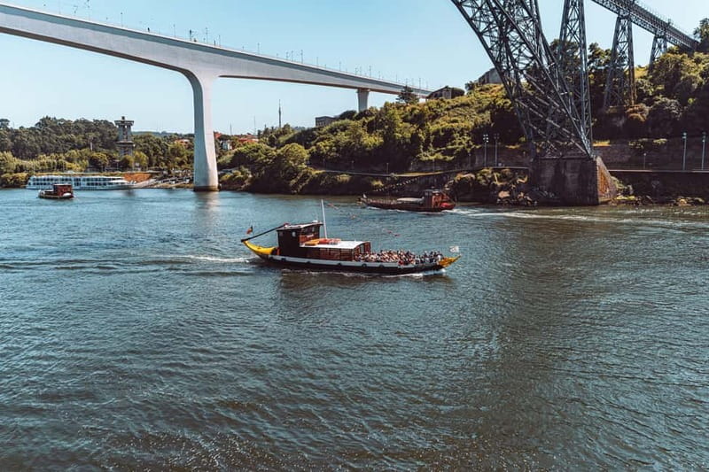 Porto: 6 Bridges Cruise on a Traditional Rabelo Boat - The QR audioguide: your secret weapon on a 50-minute ride