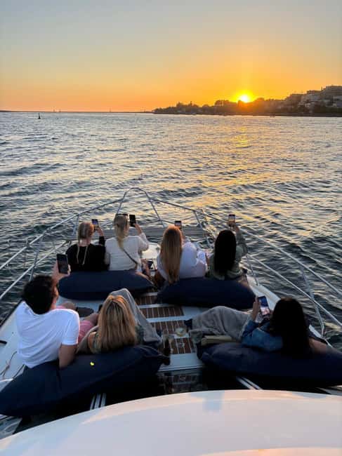 Porto: 6 Bridges Cruise, Welcome Drink & Sunset Option - Onboard comfort: crew, drinks, and how the small group changes everything