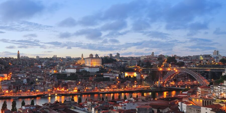 Porto: All-Inclusive Fado Dinner Show and Night Tour - Summer Seafront and Winter Serra do Pilar: Your First Night Views