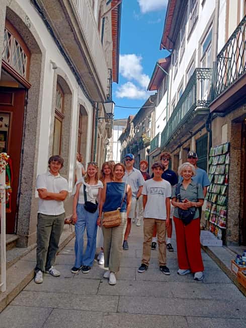 Porto:Braga & Guimarães Small-Group Full Day Tour with lunch - Key points at a glance