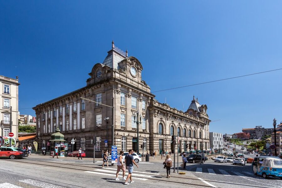 Porto: City Train Tour, River Cruise & Wine Cellar - Getting on the boat: Ribeira Pier, 1 hour, and timing matters