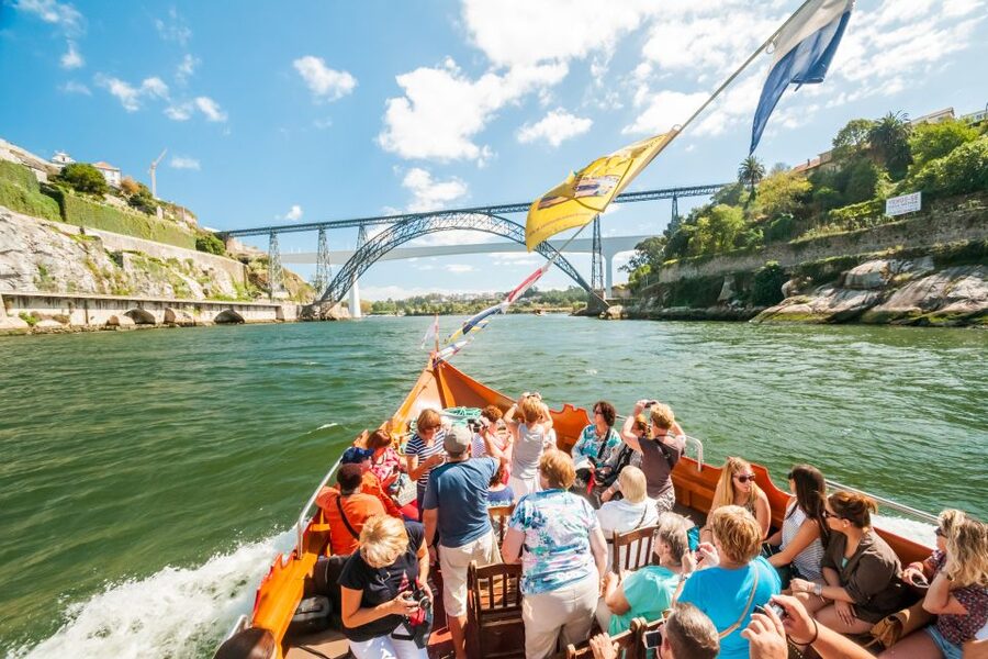 Porto: City Train Tour, River Cruise & Wine Cellar - Price and value: why 43 dollars can make sense here
