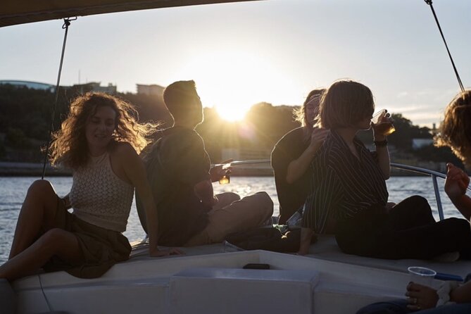 Porto: Douro River Boat Cruise with Port Wine and Snacks - The Route Makes the City Click: Bridges, Riverfront, and Big Views
