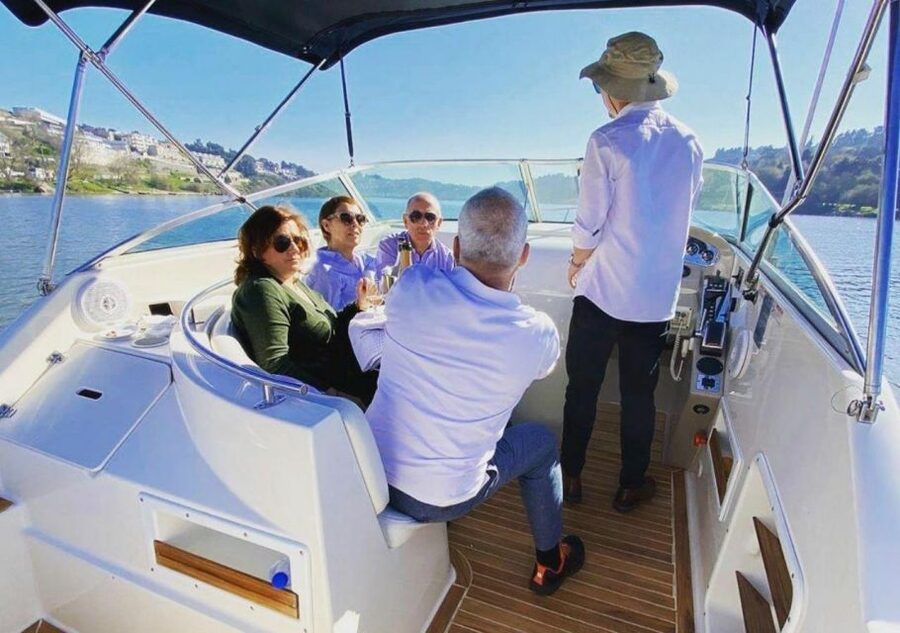 Porto: Douro River Boat Tour w/ Portuguese Wines & Tasting - The 2-hour Douro route: sailing time, photo stops, and Porto plus Gaia