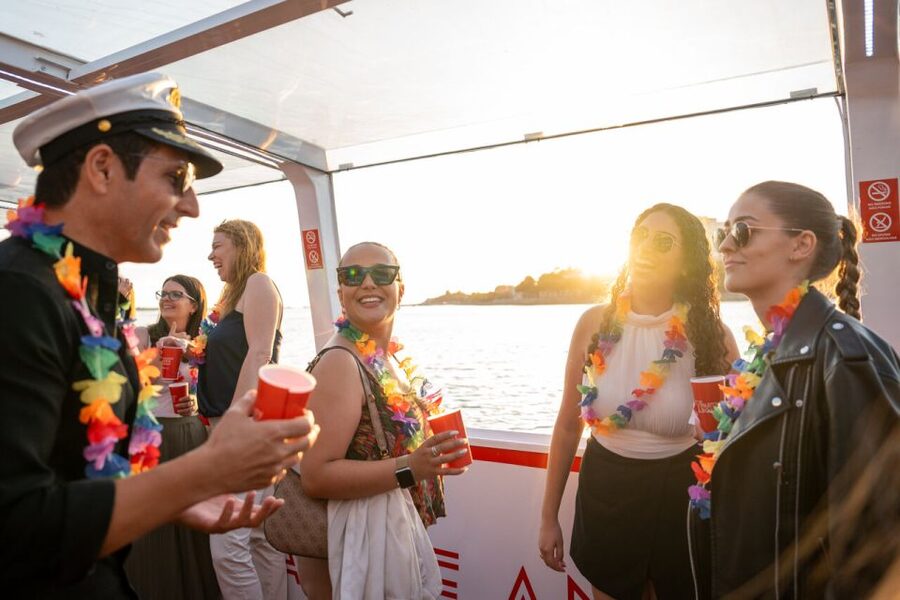 Porto: Douro River Party Boat with Sunset Option & 6 Bridges - The 2-hour flow: what your evening looks like
