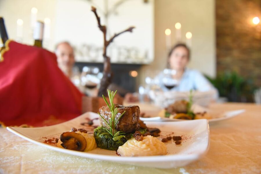 Porto: Douro Valley Day Trip with Lunch and Favaios Village - The 100-year-old winery and Port tasting, where you learn without turning it into a lecture