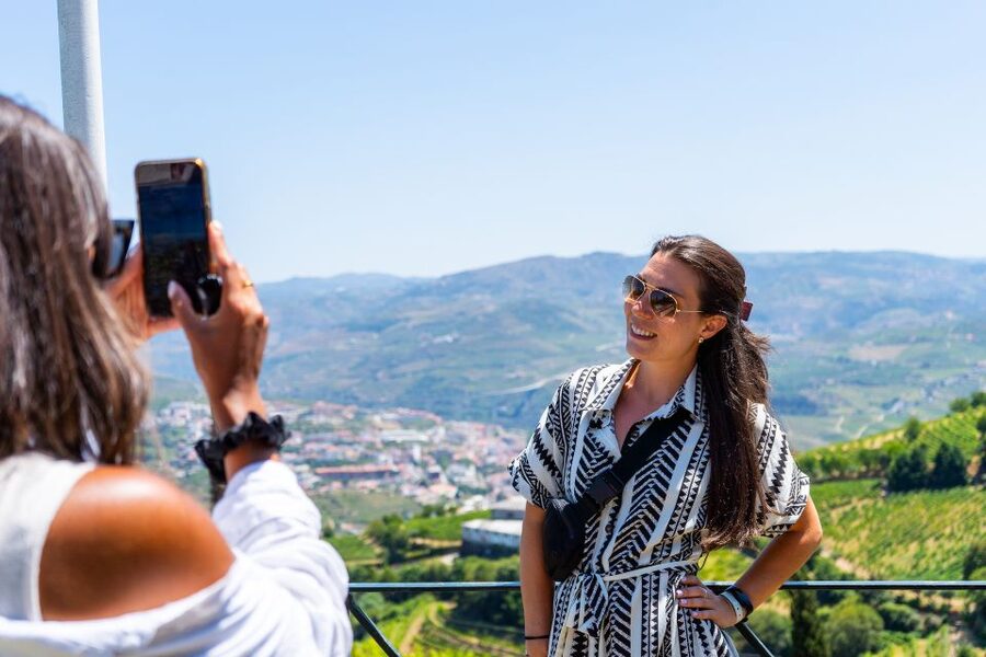Porto: Douro Valley Tour with Lunch, Boat Cruise & Tastings - The ride that makes the day feel fast: N222 and Régua