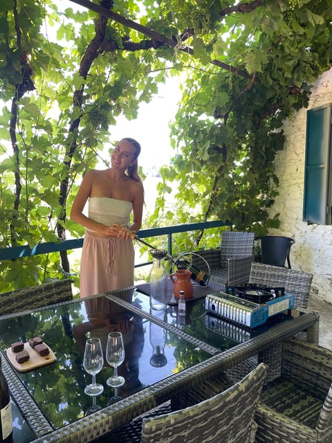 Porto: Douro Valley Wine Tour with a Sommelier & Boat Trip - The drive through Douro on the N222: why the van time matters