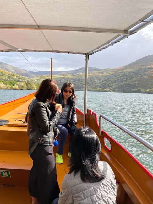 Porto: Douro Valley Wine Tour with Tastings, Lunch & Cruise - Lunch at the vineyard: wine-paired food, vegan and vegetarian options