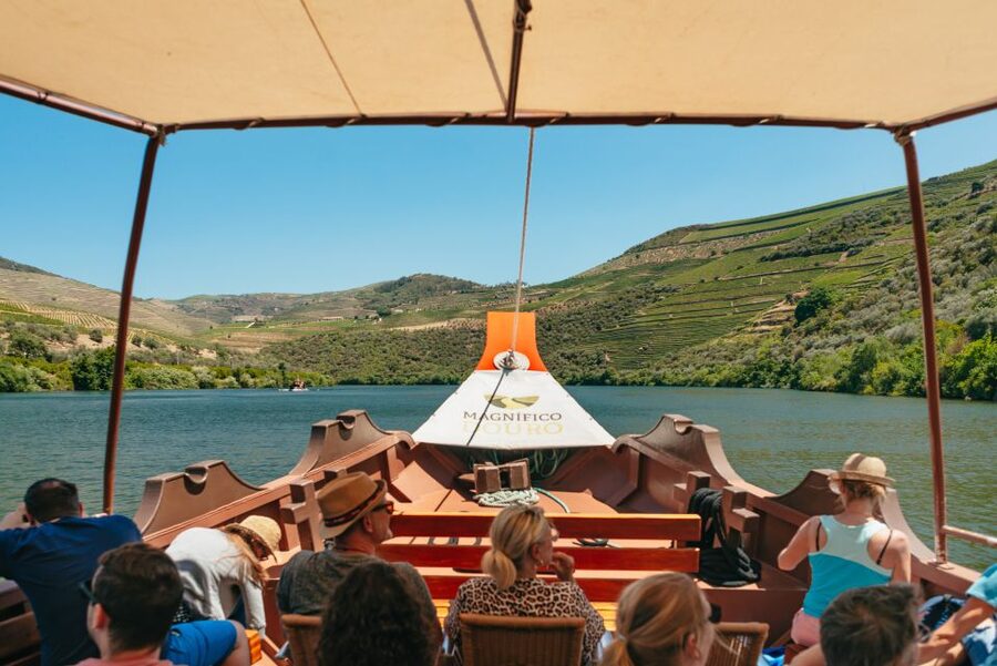 Porto: Douro Valley with Winery Lunch, Tastings & Cruise - Family-owned winery lunch: where the day becomes delicious