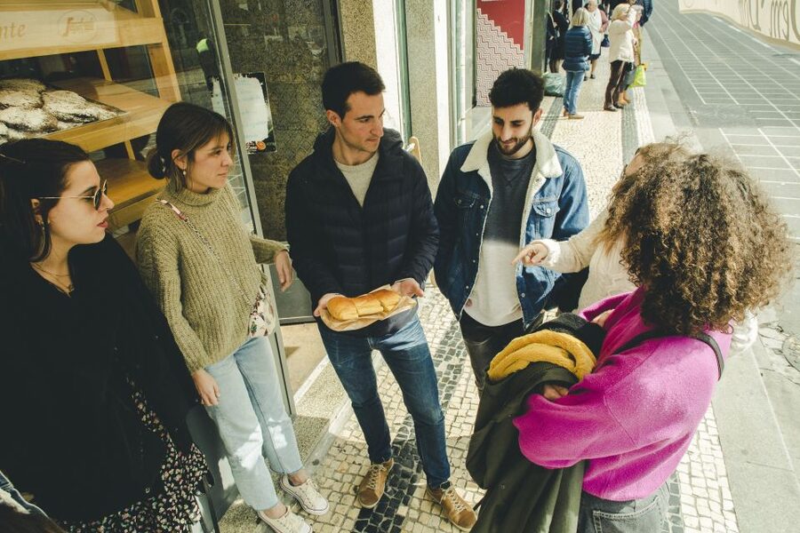Porto: Evening Local Food Crawl with Drink Pairings - Clérigos and Cedofeita districts: seeing the real Porto route at night