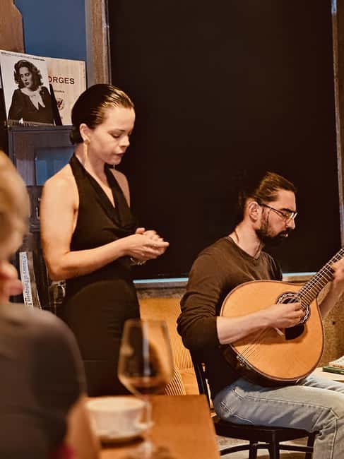 Porto: Fado Live Music, Wine & Cultural Introduction - What the full hour feels like, moment by moment
