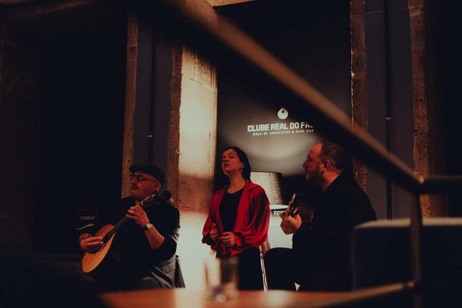 Porto: Fado Live Music, Wine & Cultural Introduction - Two lead singers, classical guitar, and the guitarra portuguesa