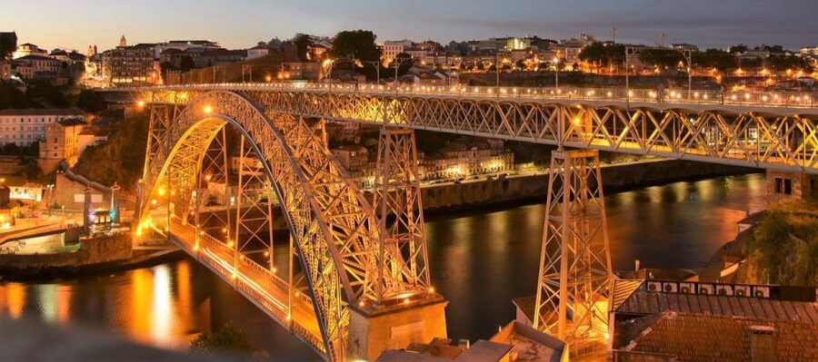 Porto Fado Night Show + Dinner - Should you book Porto Fado Night Show + Dinner?
