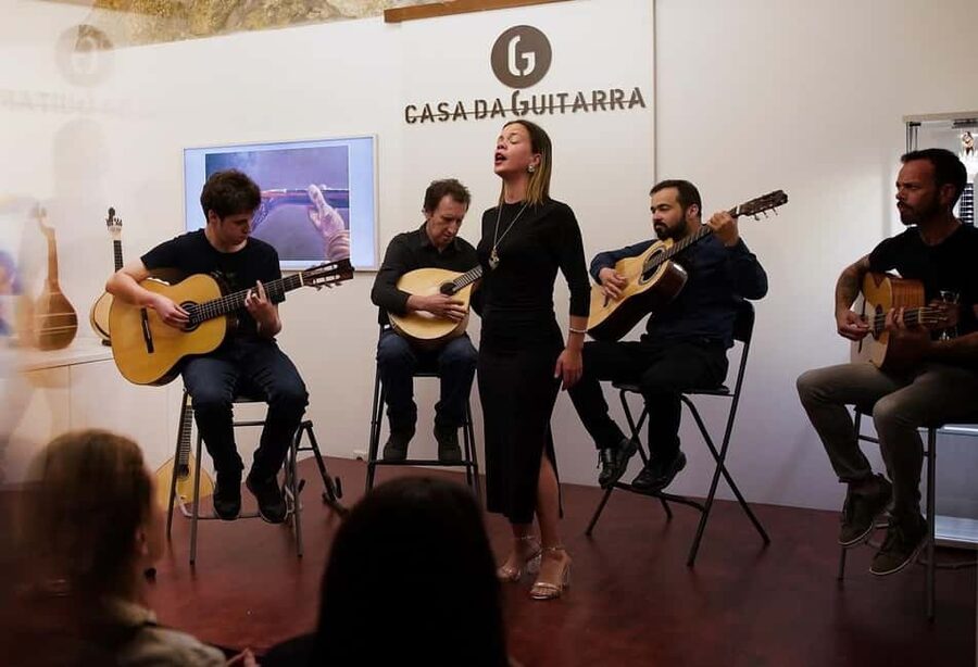 Porto: Fado & Port Wine in Traditional Portuguese Music Shop - Where to go in Porto: Casa da Guitarra in Sé
