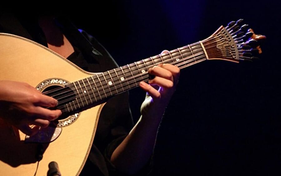 Porto: Fado Show with Dinner in a Traditional Fado House - A small-group Fado house you can actually talk in