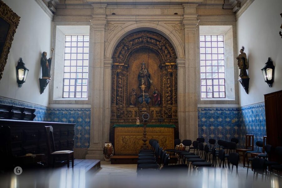 “Porto: Fado Show with Guided Tour in a Historic Monastery” - Visiting the monastery shop: monk-made products you can take home