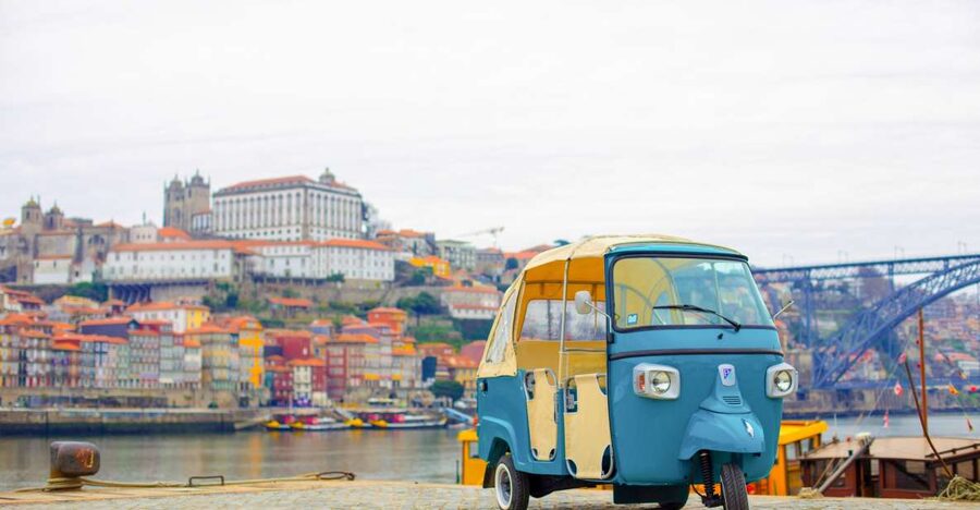 Porto: Full-Day Private Tuk Tuk Tour - Cordoaria garden break and the green pause near city landmarks