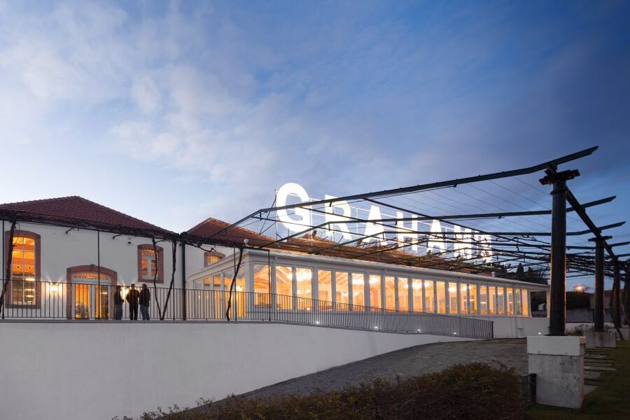 Porto: Graham's Port Lodge Tour & Vintage Room Wine Tasting - The guided pace: history, family-run industry, and plenty of room for questions