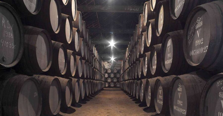 Porto: Graham's Port Lodge Tour with Premium Wine Tastings - Stepping into Graham’s: location, check-in, and getting there