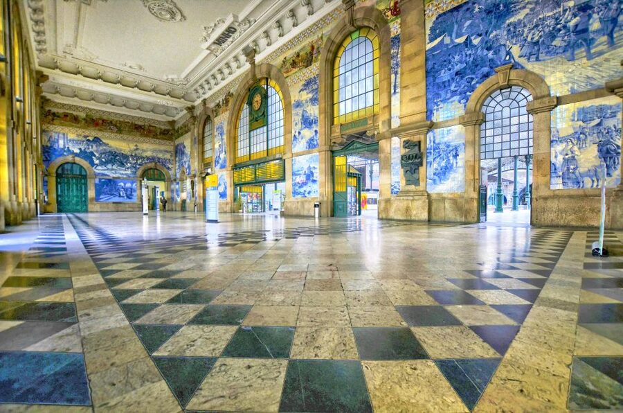 Porto: Guided Tuk Tuk Tour - Palácio de Cristal gardens, Clérigos, and Sé: three iconic stops, three different vibes