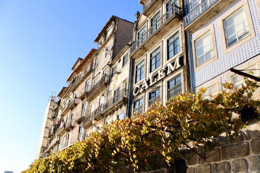 Porto: Guided Walking Tour and Lello Bookshop - Clérigos Church and Carmo and Carmelitas: Not Just Architecture, But Atmosphere